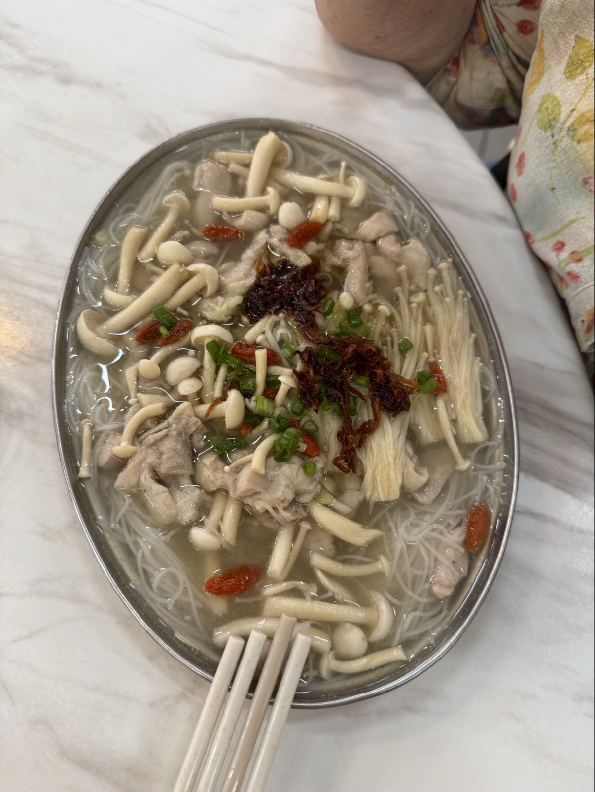 传统清汤猪肉粉 PORK NOODLE SOUP